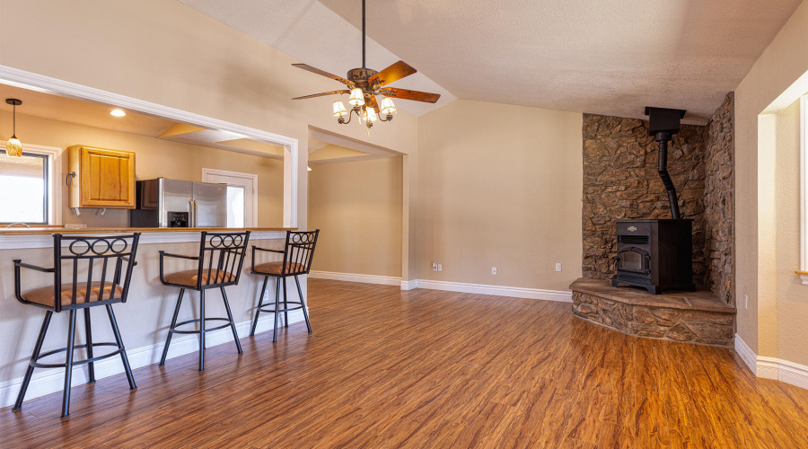 photo(11) 116 W Skyhook SL Staci 053125