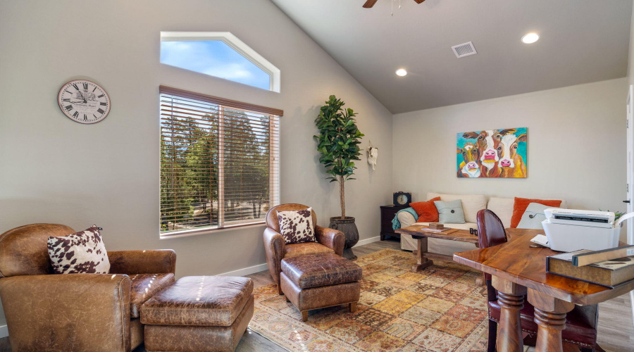 Loft w/Closet & Full Bathroom