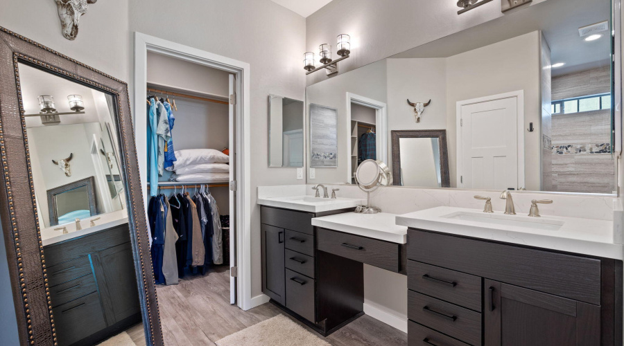 Primary Bath w/Dual Vanity
