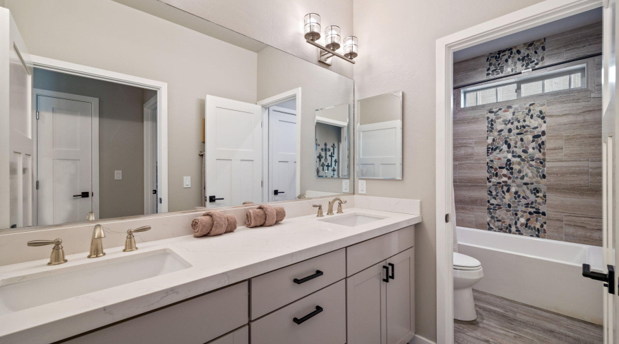 On-Suite Bathroom w/Dual Vanity
