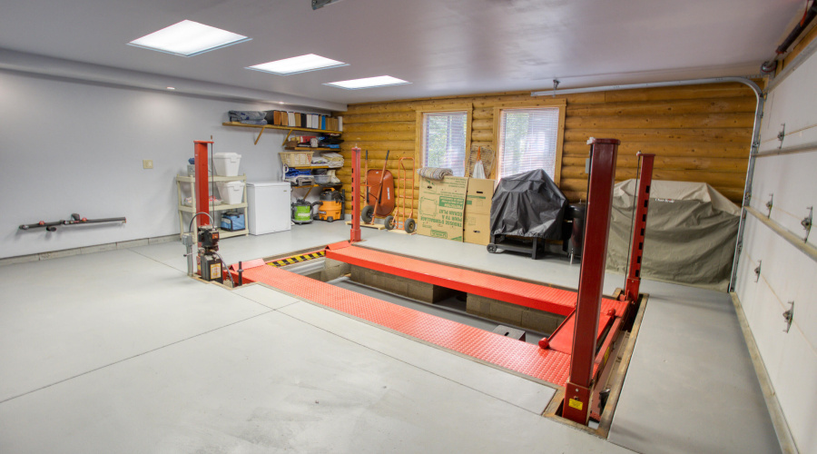 Garage with Mechanic's Pit