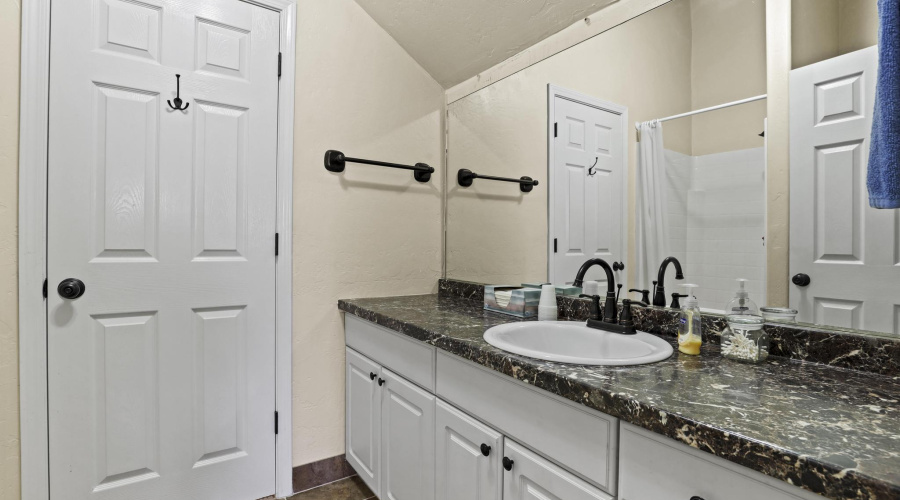 Jack & Jill Bathroom for bedrooms 3&4