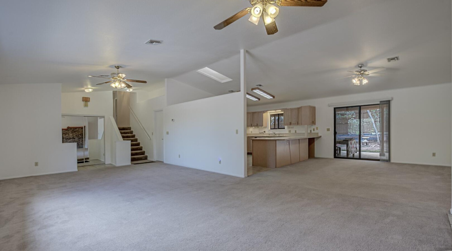 Dining Area & Kitchen