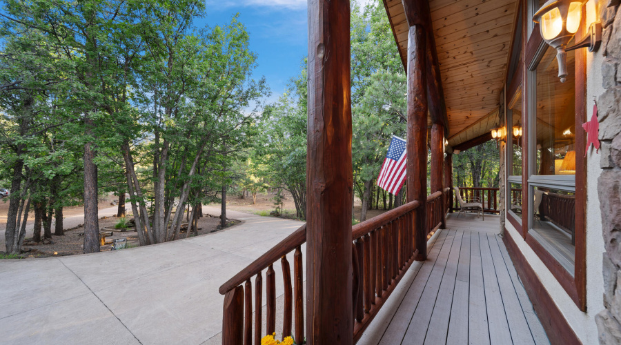 F driveway and front walkway view