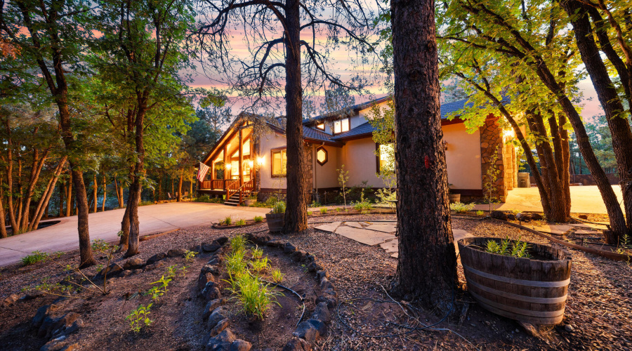 F side yard view to front door