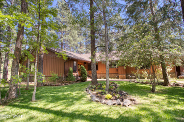 3437 Red Robin Road, Pinetop, Arizona 85935, Bedrooms, ,Bathrooms,Residential,For Sale,Red Robin,256595