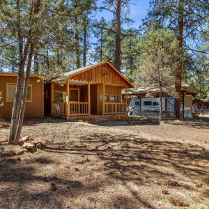 2175 S Woods Dr- Front
