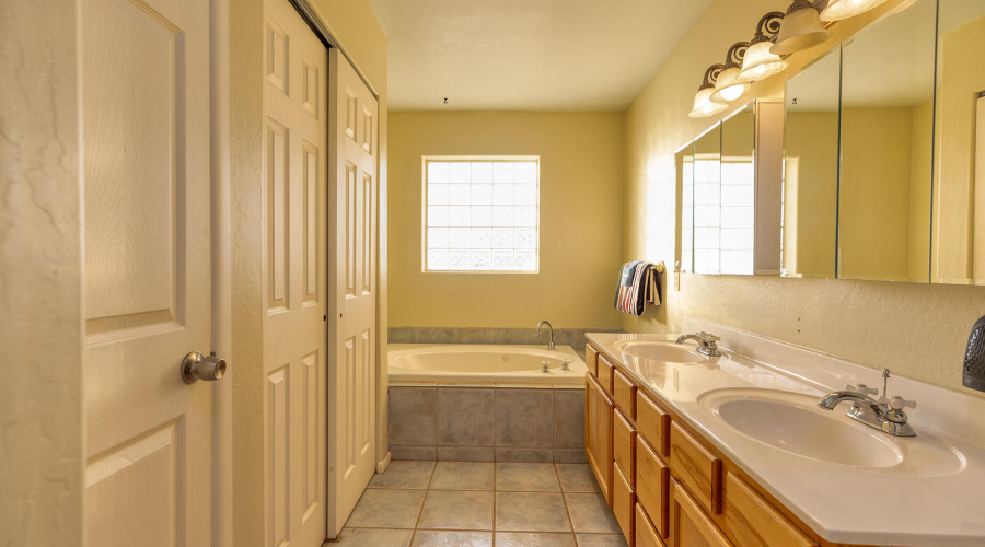 photo(21) 15 CR 3125 Vernon Mia 0625