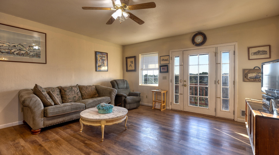 photo(15) 15 CR 3125 Vernon Mia 0625