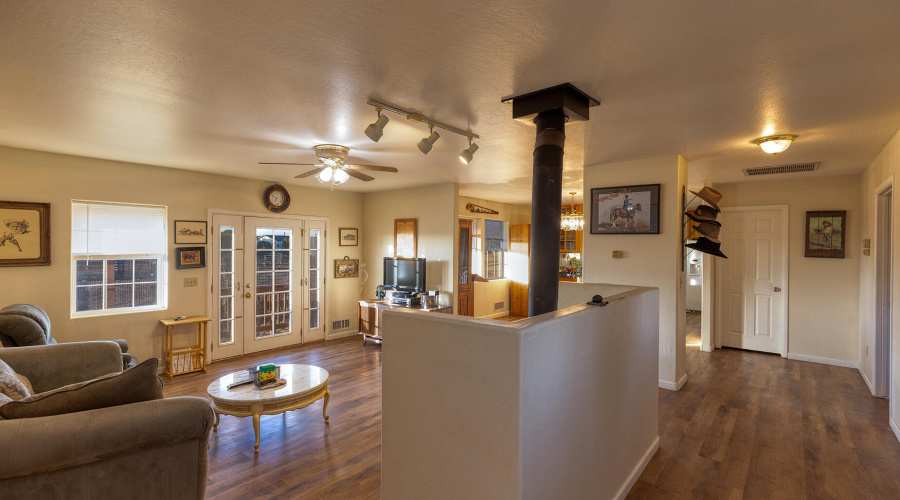 photo(11) 15 CR 3125 Vernon Mia 0625