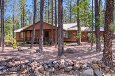 2724 Blue Lake Circle, Pinetop, Arizona 85935, Bedrooms, ,Bathrooms,Residential,For Sale,Blue Lake,256684