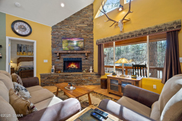 3123 Indian Paint Lane, Pinetop, Arizona 85935, Bedrooms, ,Bathrooms,Residential,For Sale,Indian Paint,255735