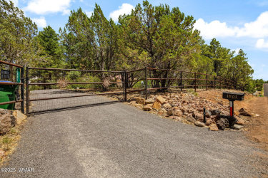 1801 22nd Avenue, Show Low, Arizona 85901, Bedrooms, ,Bathrooms,Residential,For Sale,22nd,256050