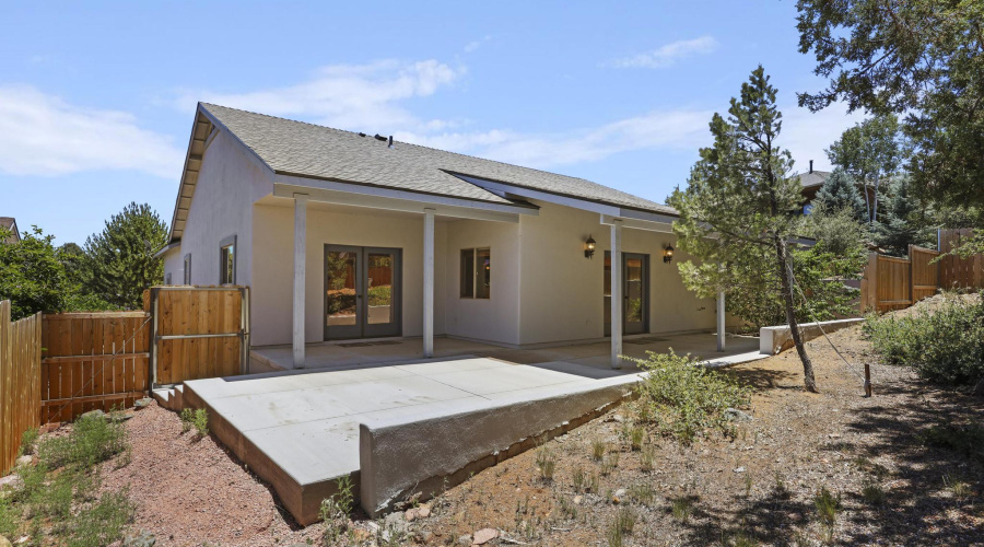 Large Front & Rear Yards