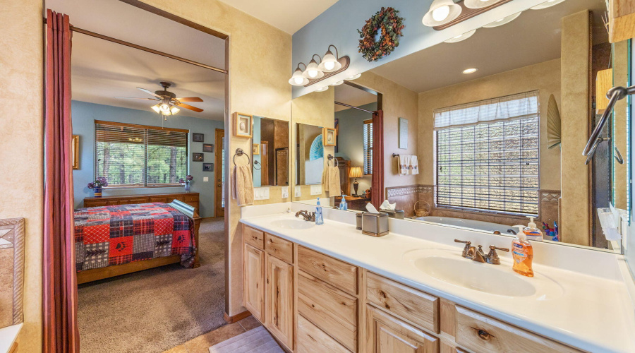 Primary En Suite with Dual Sinks