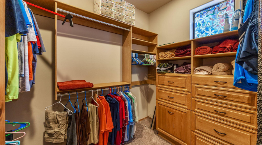Walk-in Closet