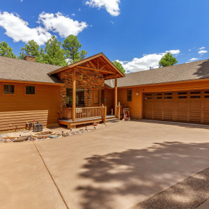 281 N Retreat Way
