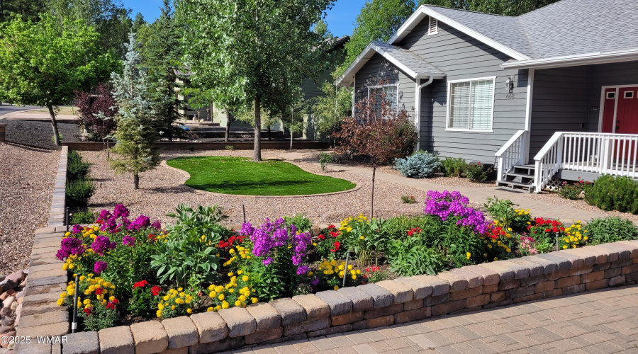 Alder front yard flower beds