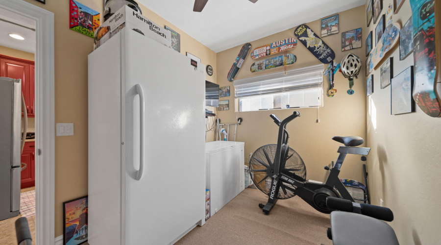 A miscellaneous off utility room