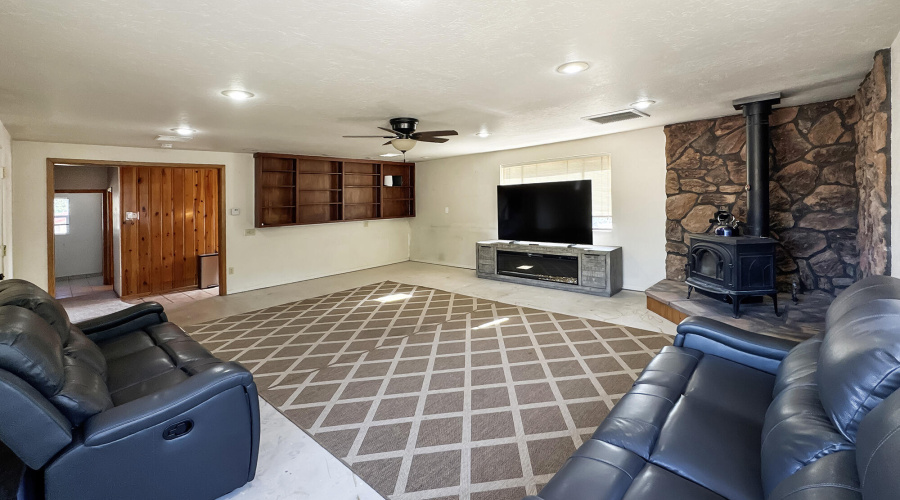 13 - Main house Living Room (2)