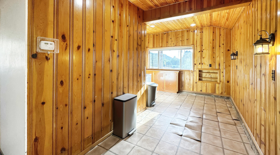 15 - Main house Eat in Kitchen