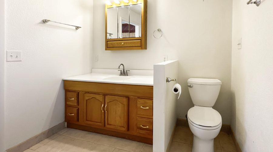 30 - Main house Master Bathroom