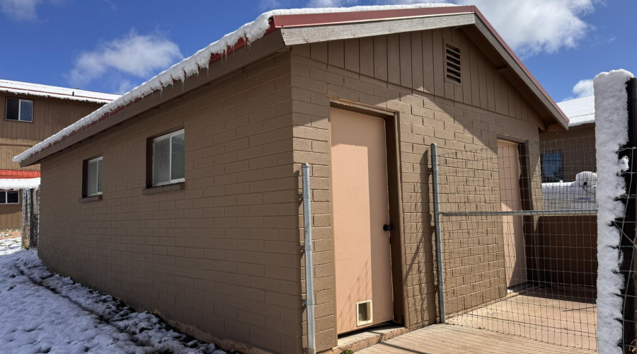 35 - Storage house (2)