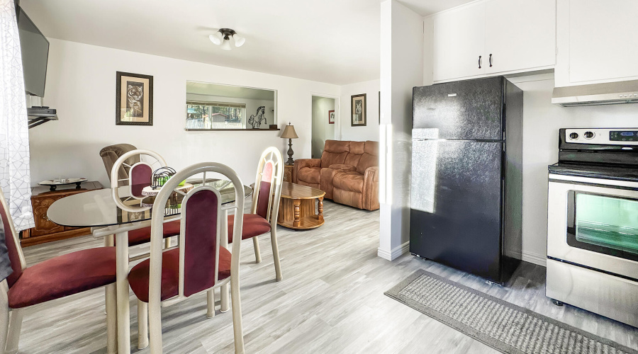 58 - Guest House dining area