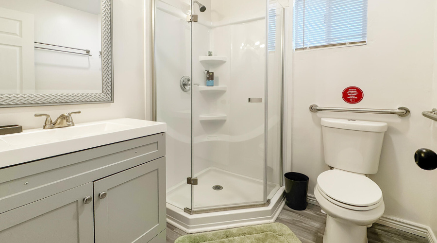 66 - Guest House bathroom