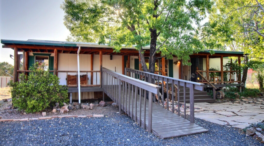 Convenient walk up ramp.