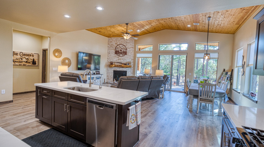 PAX_7641_AuroraHDR2019-edit