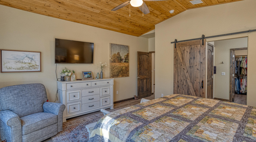 PAX_7653_AuroraHDR2019-edit