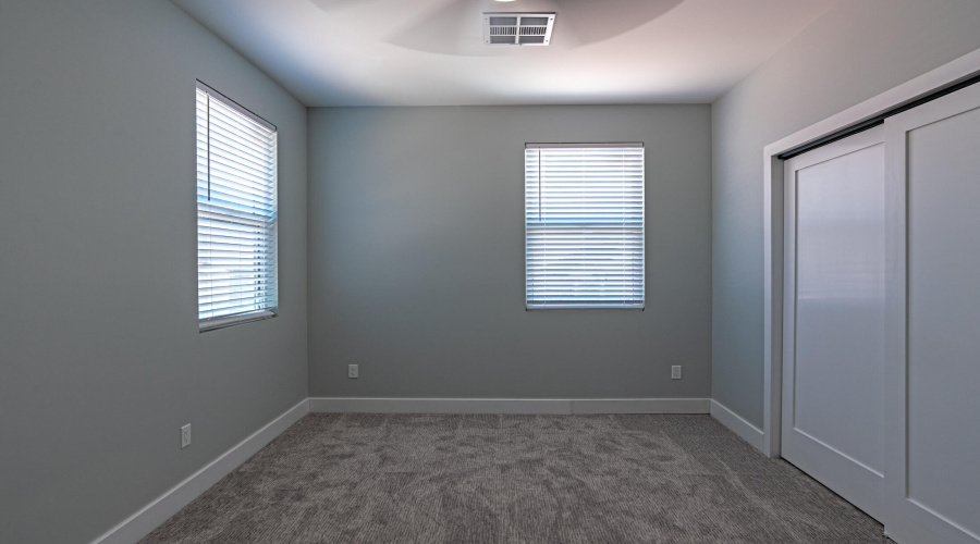 _DSC0825-HDR-Edit205bedroom