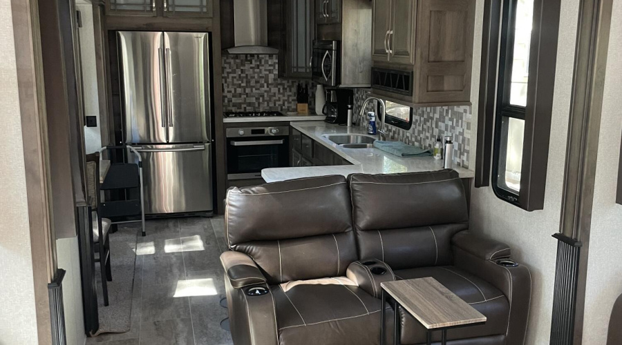 5th Wheel Kitchen Fam1