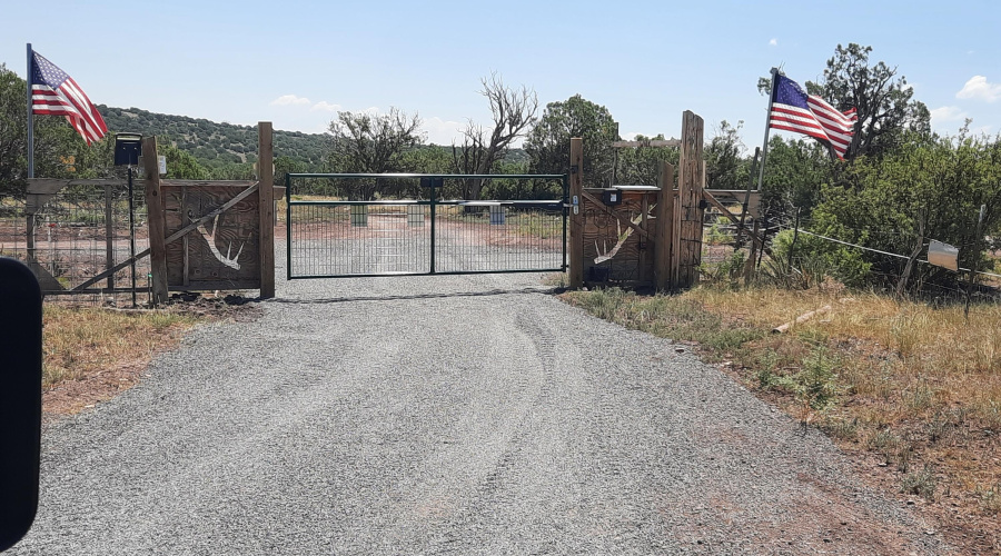 9952 E Buffalo Ridge Ln Gate