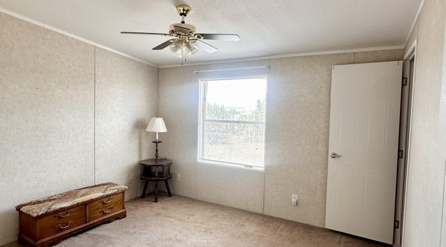 BEDROOM 2 W/ WALK IN CLOSET