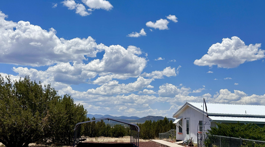 FRONT /FENCED & GATED