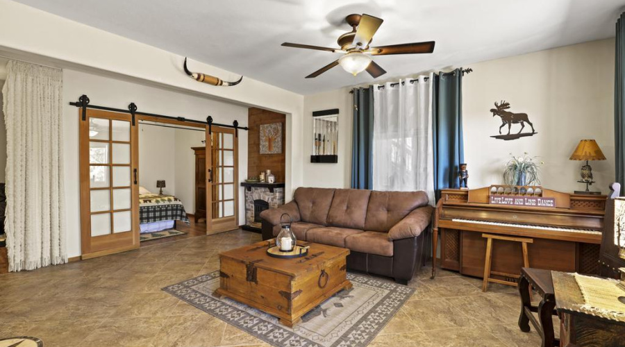 Guest Quarters-Living Room