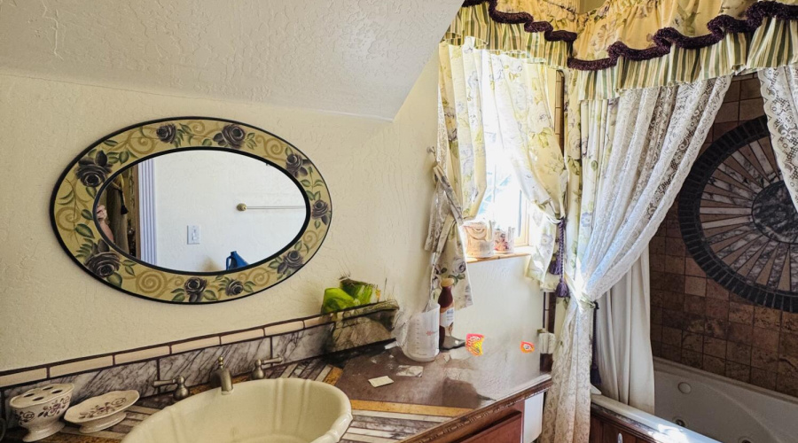 Up en-suite bathroom