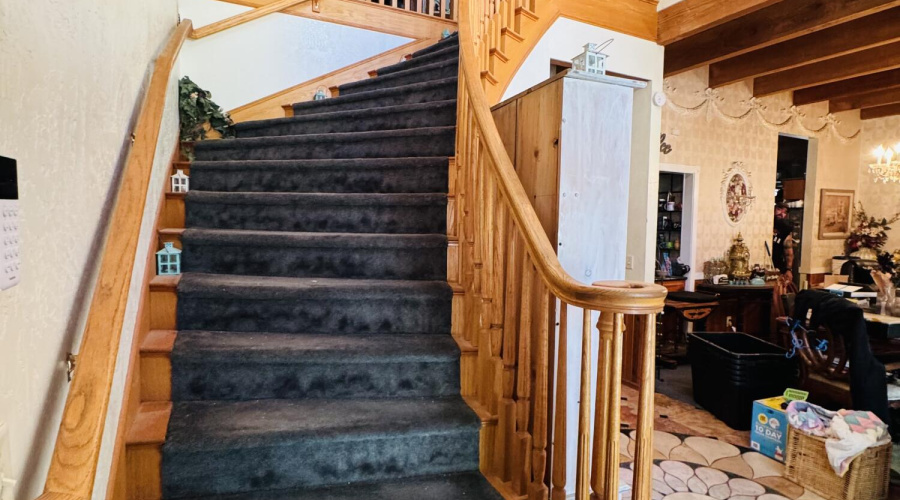 Custom curved staircase