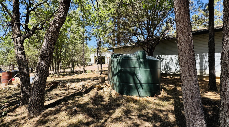Above ground water tank