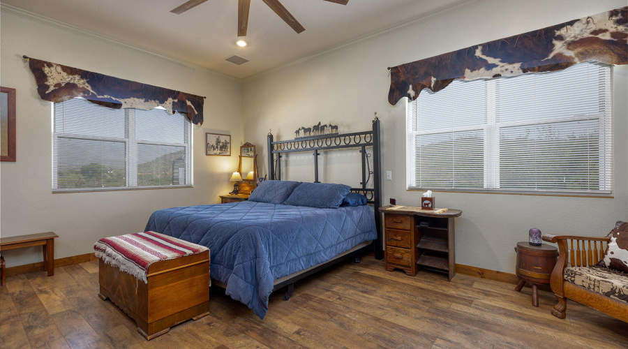 19-web-or-mls-photo(19) 828 N Gun Creek