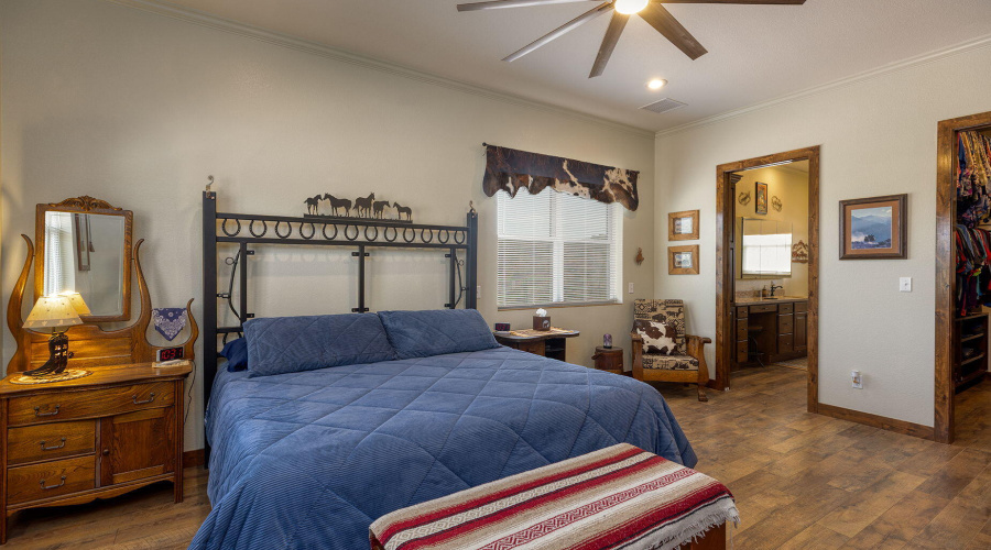 22-web-or-mls-photo(22) 828 N Gun Creek