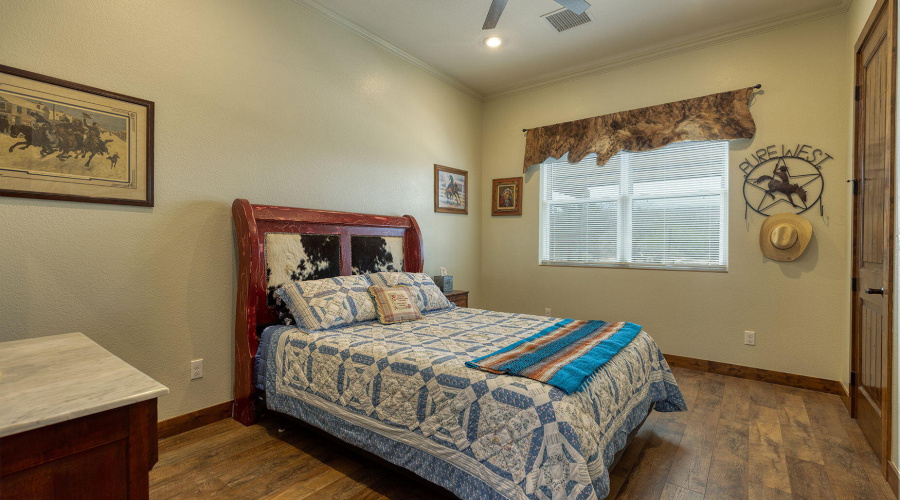 26-web-or-mls-photo(26) 828 N Gun Creek