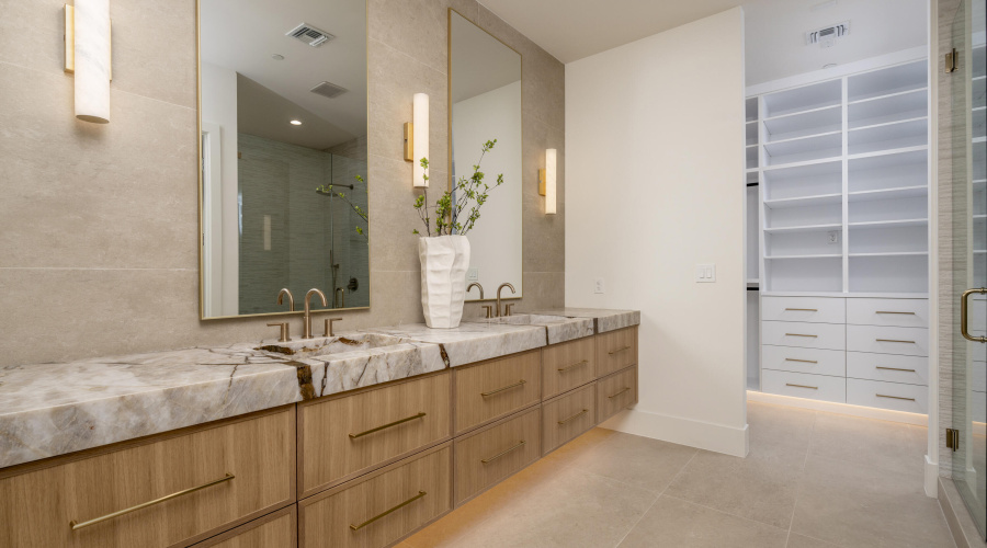 2nd Primary Bath and Walk-in