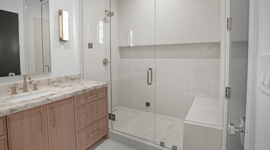 Guest Quarters Bath w/ Steam Shower