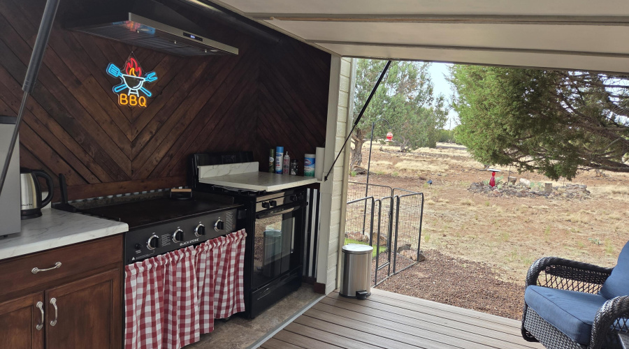 oUTDOOR KITCHEN