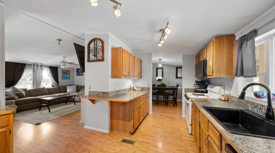 Kitchen/Living Rm