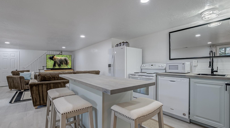 Guest Quarters Full Kitchen