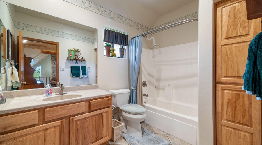 BATHROOM I LOFT AREA